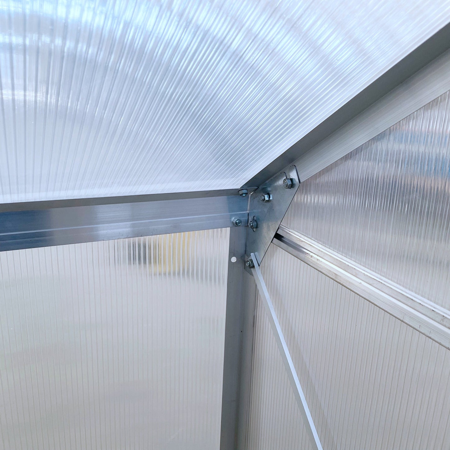 6 x 4ft Lean to Wall Polycarbonate Greenhouse Aluminium Walk-in Garden Greenhouse with Adjustable Roof Vent, Rain Gutter and Sliding Door, Clear