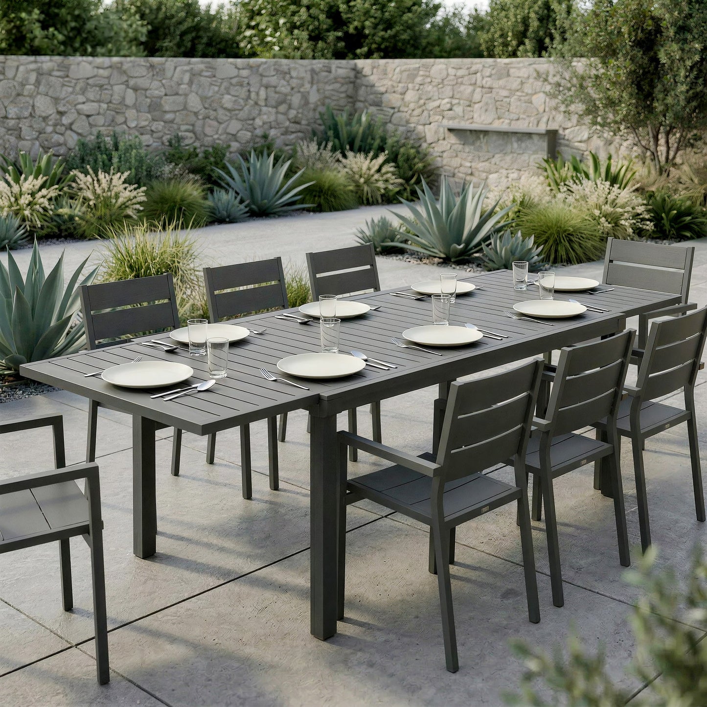 Extending Garden Table for 6-8 People, Full Aluminium Outdoor Dining Table with Slatted Top, Weatherproof Outdoor Dining Furniture for Patio, Balcony, 150/225 x 85 x 75 cm, Dark Grey
