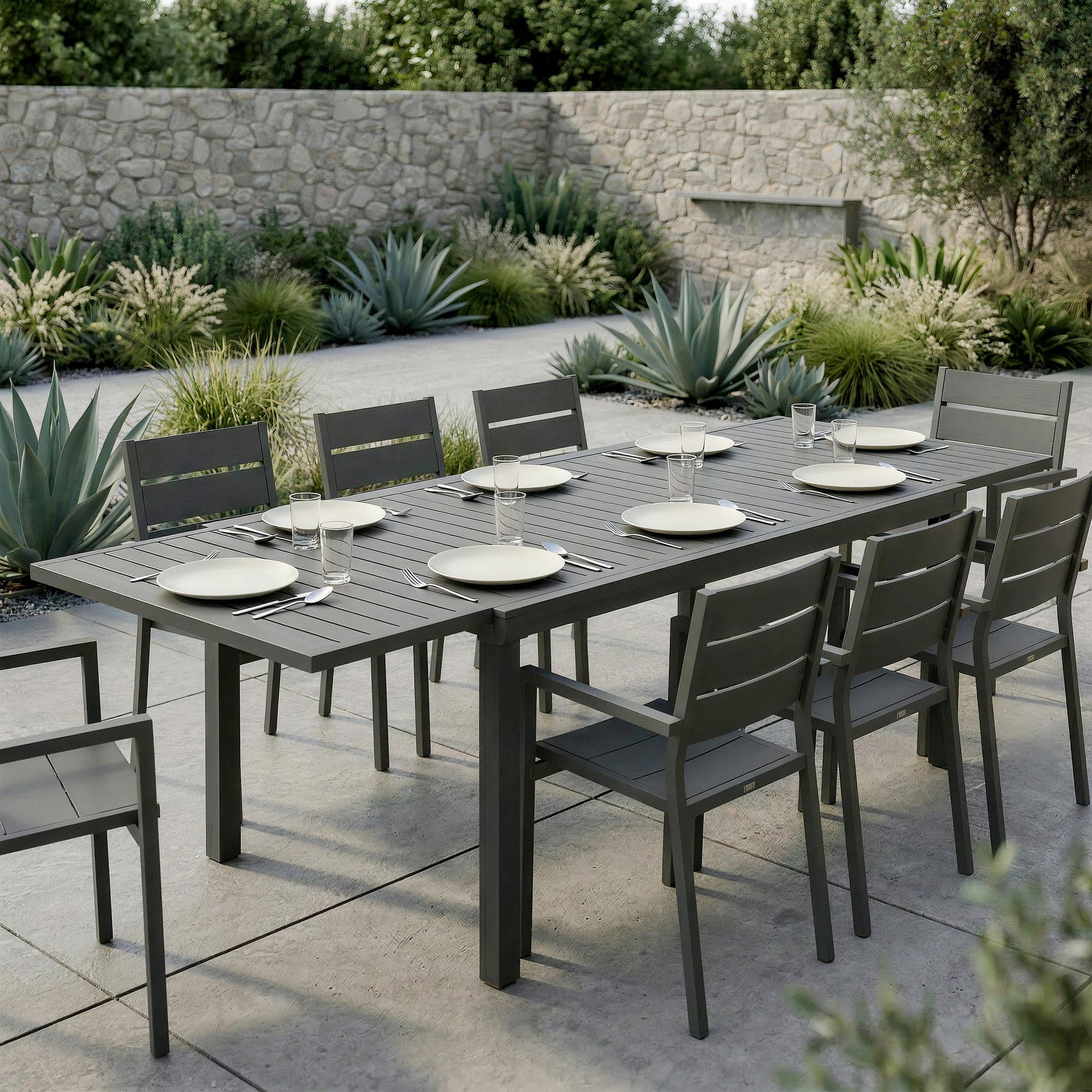 Extending Garden Table for 6-8 People, Full Aluminium Outdoor Dining Table with Slatted Top, Weatherproof Outdoor Dining Furniture for Patio, Balcony, 150/225 x 85 x 75 cm, Dark Grey